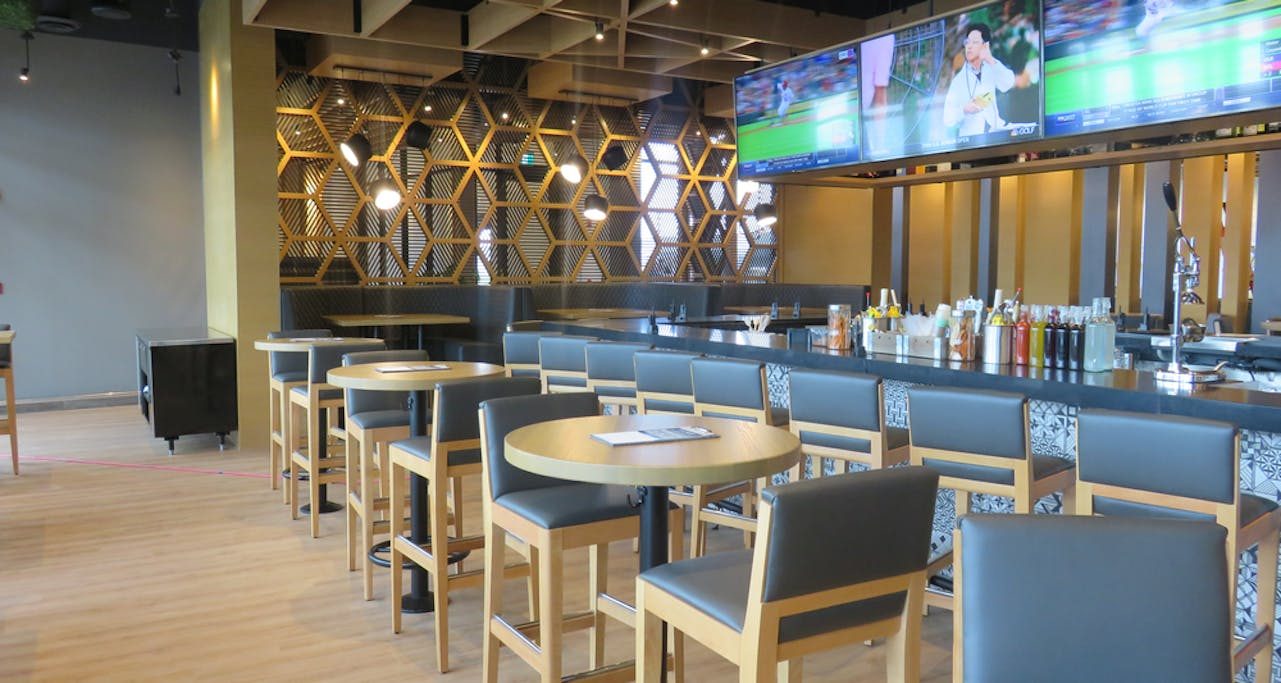 Moxies St. John's Lounge